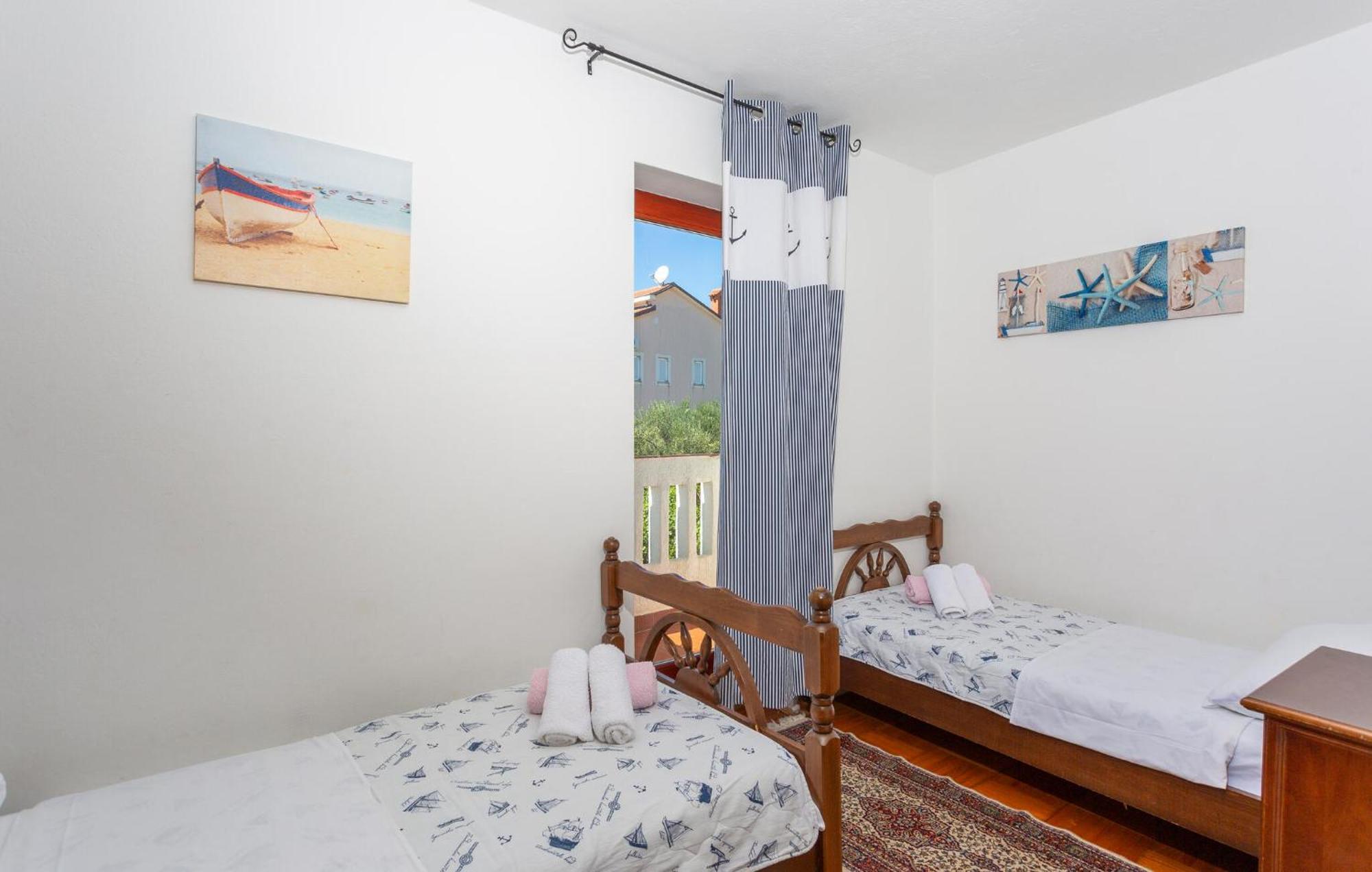 3 Bedroom Stunning Apartment In Krk 크르크 외부 사진