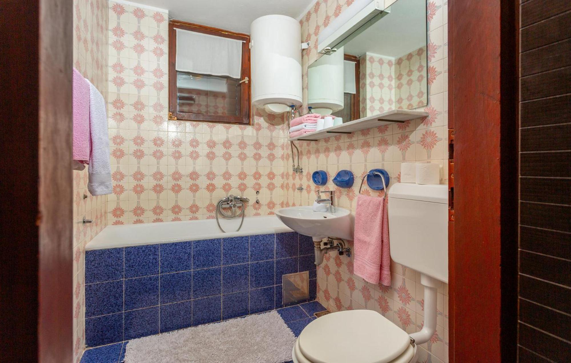 3 Bedroom Stunning Apartment In Krk 크르크 외부 사진