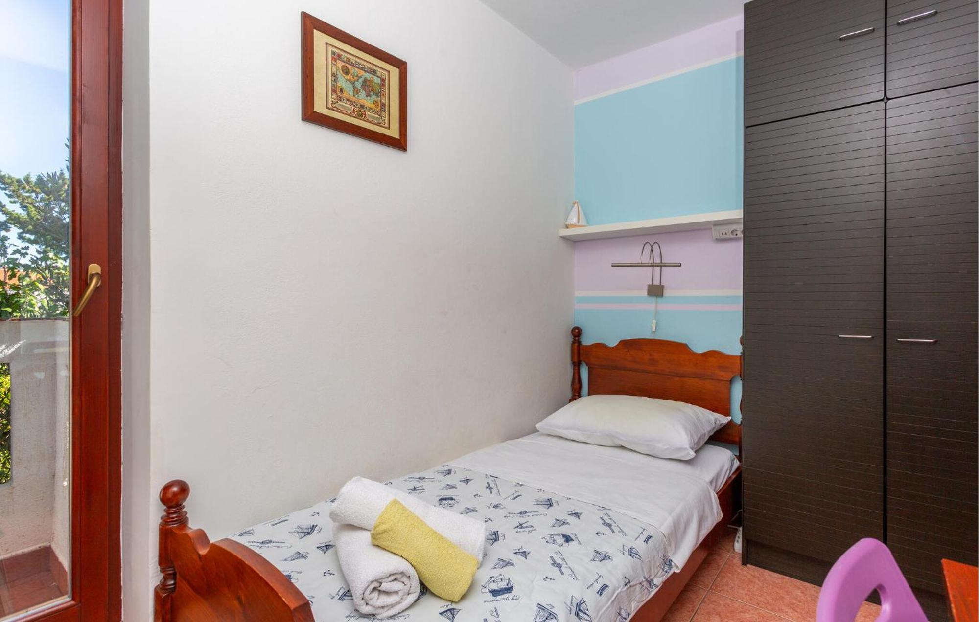 3 Bedroom Stunning Apartment In Krk 크르크 외부 사진